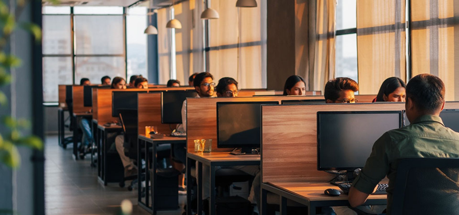 Covox-Dedicated Desk